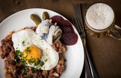  Labskaus: ¡Un delicioso festín de carne salada, remolacha y arenque para satisfacer tu alma escandinava!